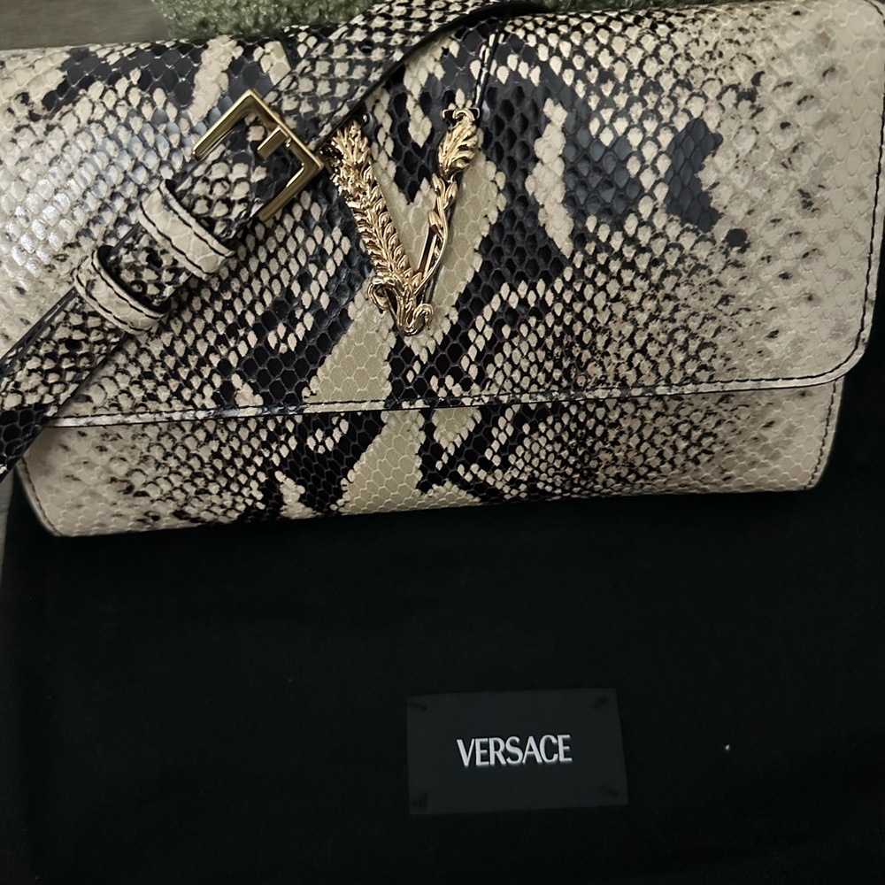 Versace Virtus wallet on a chain NWT